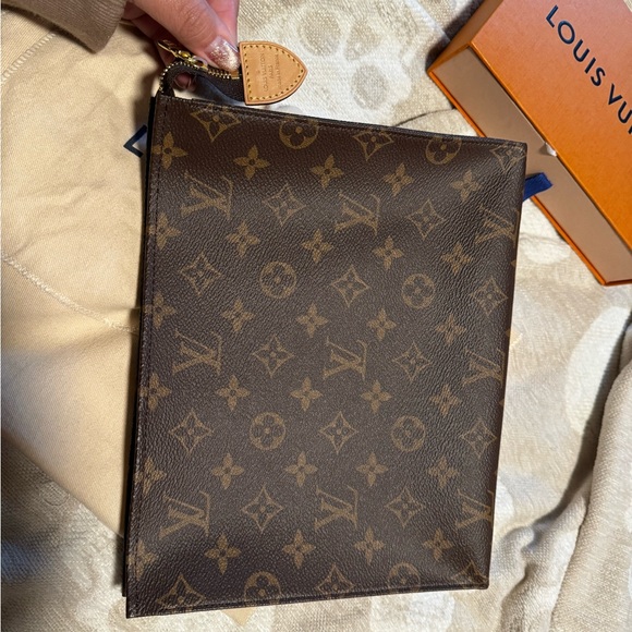 ๐ค DISCONTINUED Toiletry 26 Pouch ๐ค - Picture 8 of 14